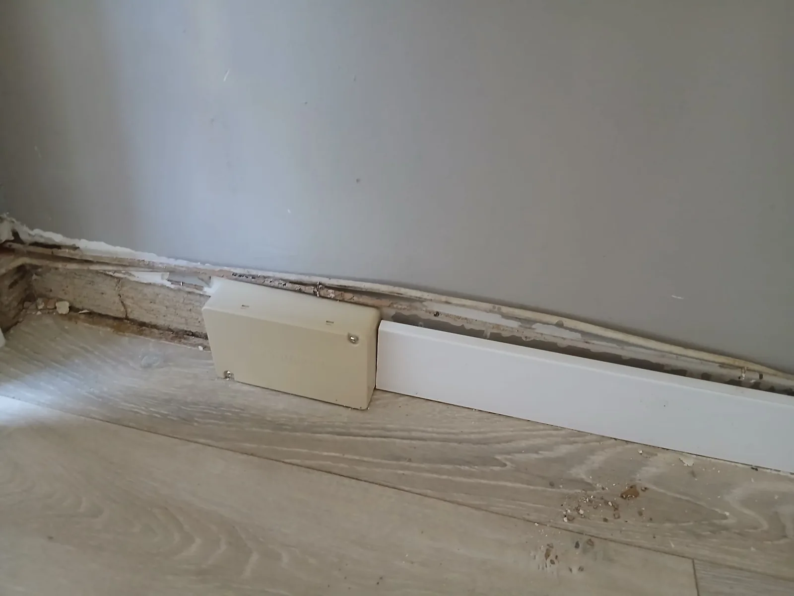 Sentribox colocada en un punto bajo del revestimiento interior.